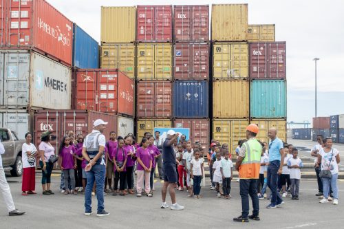 Les élèves de Toamasina découvrent les activités de la Douane