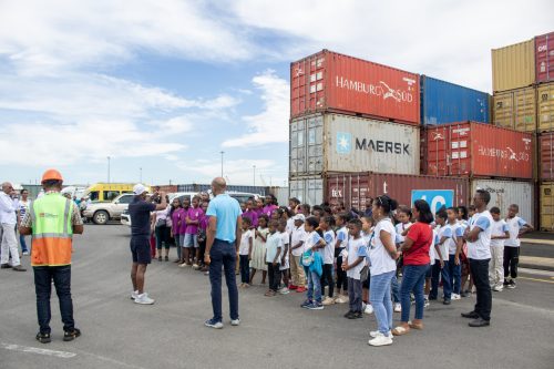 Les élèves de Toamasina découvrent les activités de la Douane