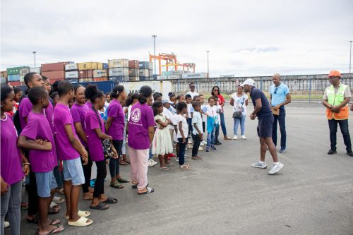 Les élèves de Toamasina découvrent les activités de la Douane