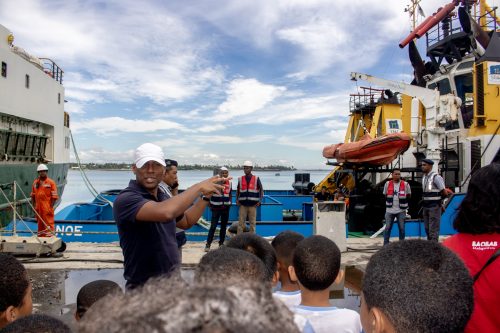 Les élèves de Toamasina découvrent les activités de la Douane