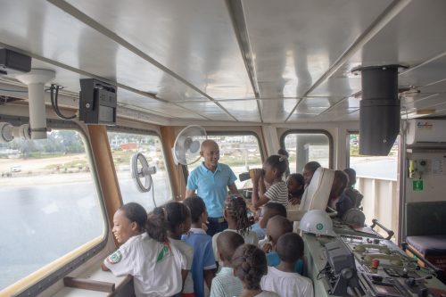 Les élèves de Toamasina découvrent les activités de la Douane