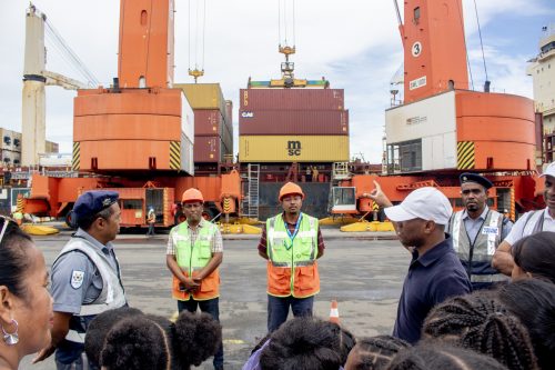 Les élèves de Toamasina découvrent les activités de la Douane