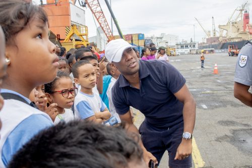 Les élèves de Toamasina découvrent les activités de la Douane